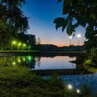 Ухта, река Чибью (коми Чиб Ю)... Предрассветный час в городском осеннем парке :: Николай Зиновьев