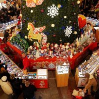 Предновогодняя суета в центре ГУМа. :: Татьяна Помогалова