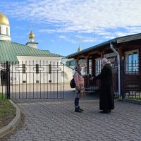 У ворот церкви... :: Мария Васильева