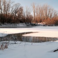 Пока ещё некрепкий лёд на речке... :: Андрей Заломленков