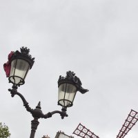 фонари на площади у Мулен Руж. париж. :: Евгений Поляков