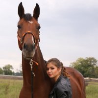 Девушка и лошадь2 :: Ирина Киркиченко