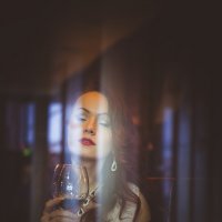 Бокал вина... :: Татьяна Минакова