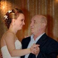 прощальный танец дочери с отцом :: Натали Задорина