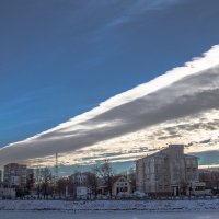 Облака в городском пейзаже :: Павел Свинарев