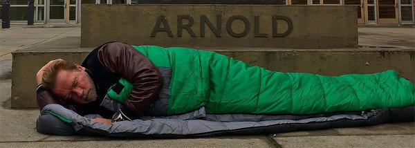 Шварценеггер теперь #БомжАрнольд. Поможем бездомному всем миром!