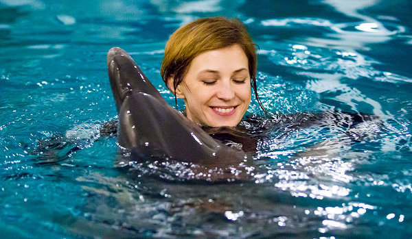 «Акватория» Крыма и Наталья Поклонская, плавающая с дельфинами