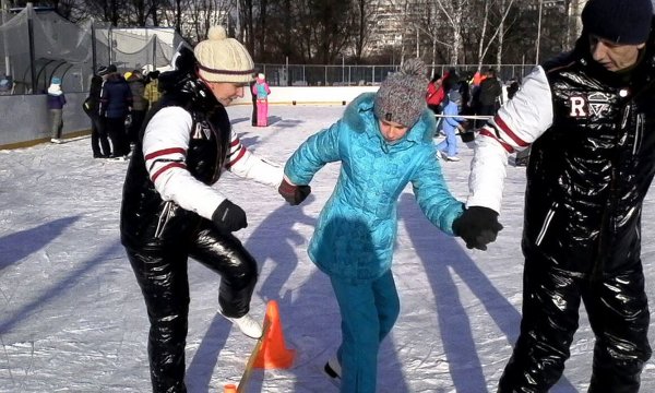 21.01.2017 Окружные соревнования среди спортивных семей «Зимние забавы» в рамках I этапа Спартакиады «Всей семьей за здоровьем».