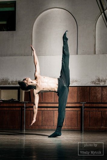 Vitaliy Mytnik - about dance (http://fotokto.ru/id23819)