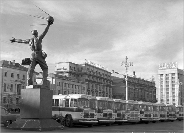 1962 год. Москва. Манежная площадь.