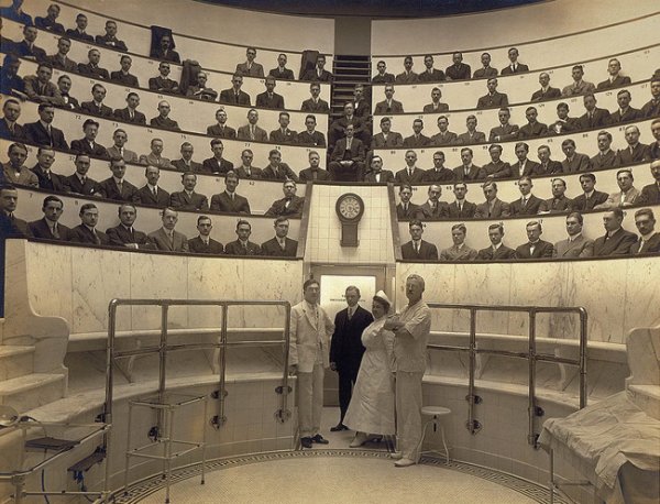 Медицинская аудитория, 1910 год.