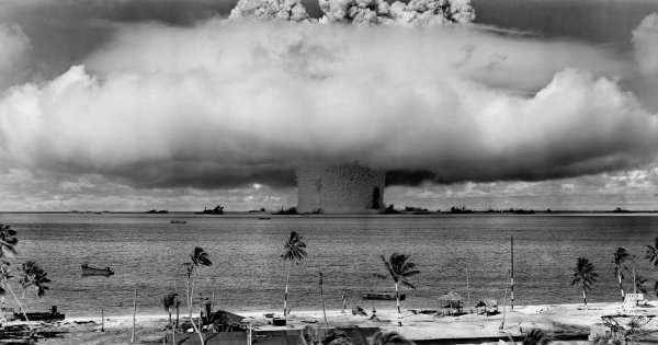 Baker Test — подводный ядерный взрыв. Этот взрыв был осуществлен в 1946 году в атолле Бикини в Тихом океане.