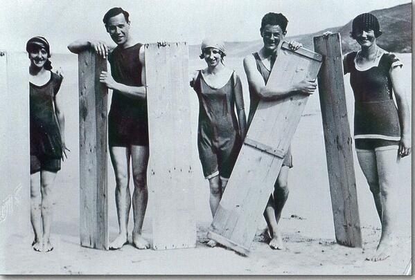 Одни из первых прародителей серфинга! 1922 год.