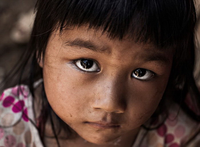 Глаза людей и "скрытая" улыбка в фотографиях французского фотографа Рехана - №9