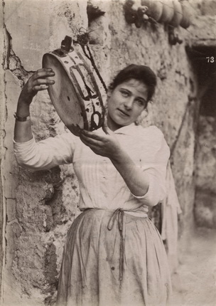 Фотоателье Эспозито. Неаполитанка. Неаполь. 1870-е