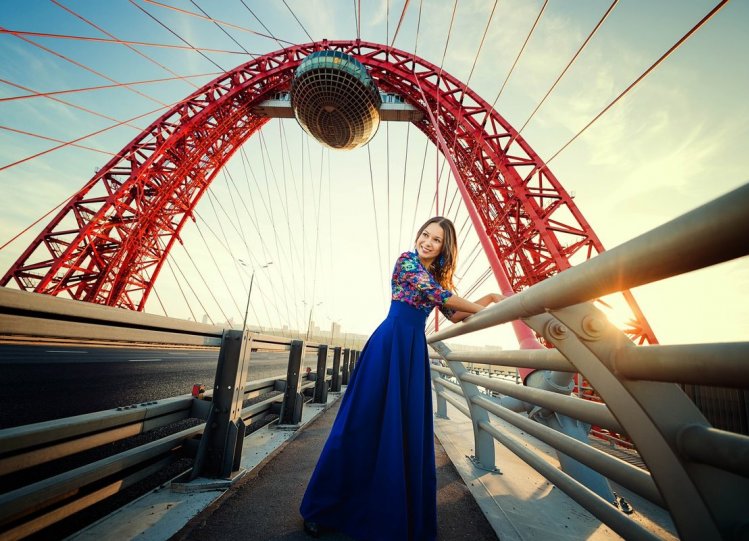 Мост с шикарной платьем