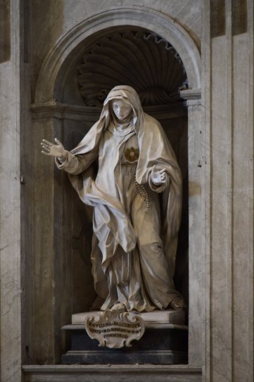 Статуя св. Юлианы Фальконьери, основательницы женского монашеского ордена терциариев-сервитов (Паоло Кампи, 1740).
