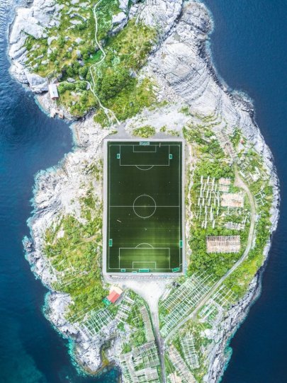 Третье место в категории “Города”: “Футбольное поле Хеннингсвера”, Хеннингсвер, Норвегия, автор – Миша Де-Строев