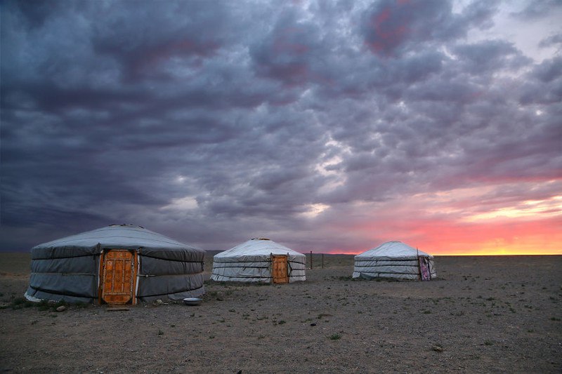 Восход в пустыне Гоби, Монголия
