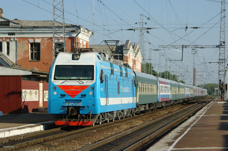 Electric locomotive EP1M-518 with train on train s