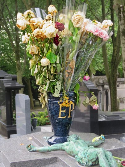 фрагмент могилы Эдит Пиаф
