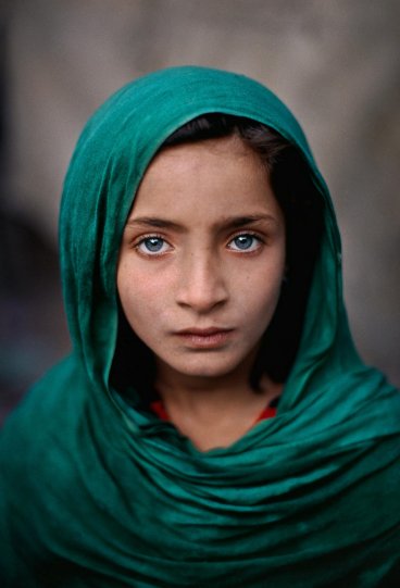 Портрет афганской беженки в Пешаваре, Пакистан