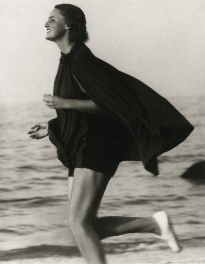 Люсиль Брокау на пляже Лонг-Айленда, 1933 год.