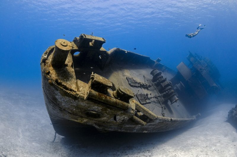 Лучшие фото в номинации «Обломки». Karlo Macas / Underwater Photographer of the Year 2022.