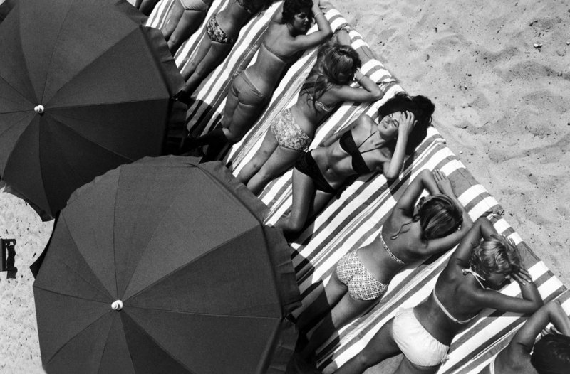 Сен-Тропе, Франция, 1959 год. Фотограф Эллиотт Эрвитт.
