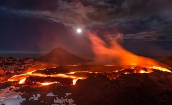 Лучшие фото кадры извержения вулканов мира - №10