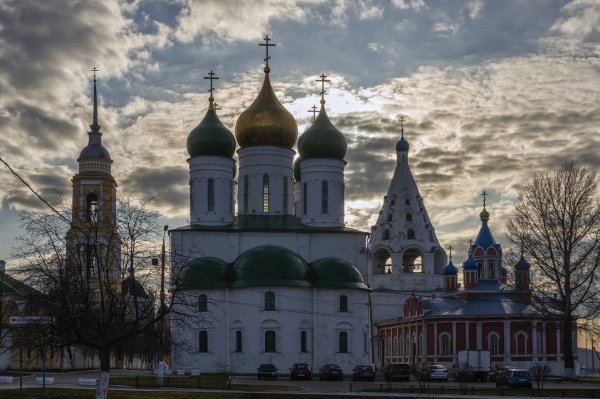 За Соборной площадью