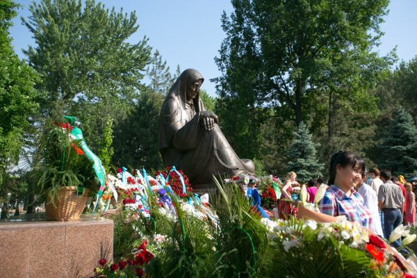 Ташкент памятник "Плачущей Матери"