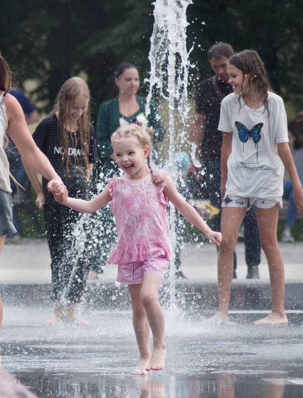 У фонтана - Олег Терёхин