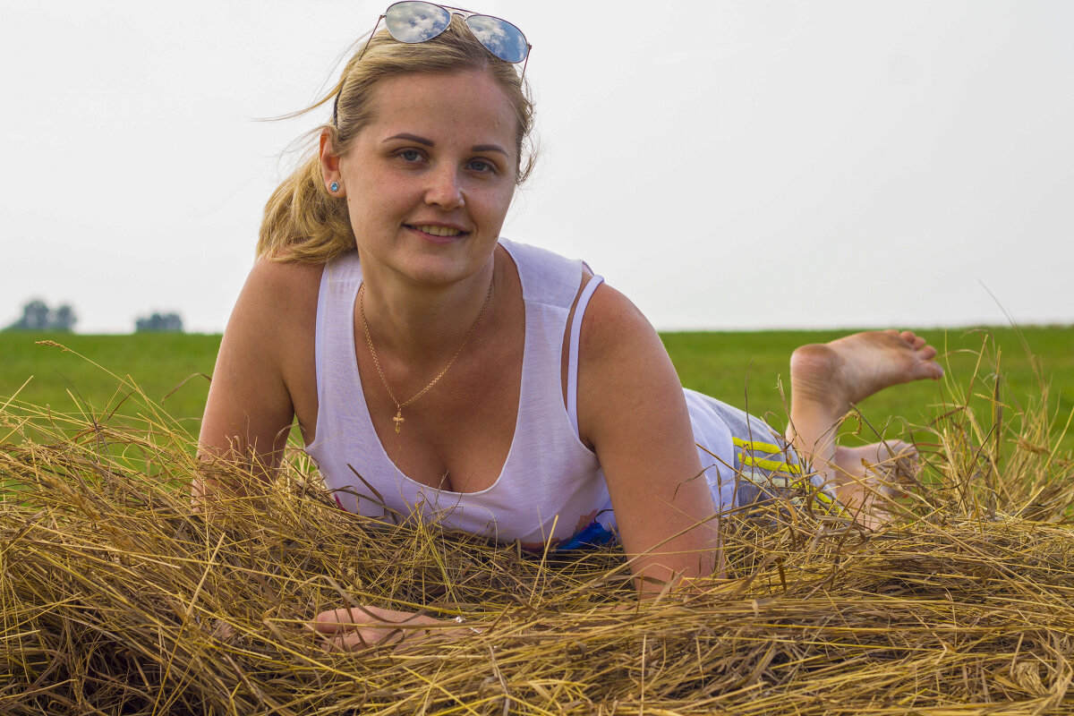 Девушка на сеновале - Ksenia Kirsanova 