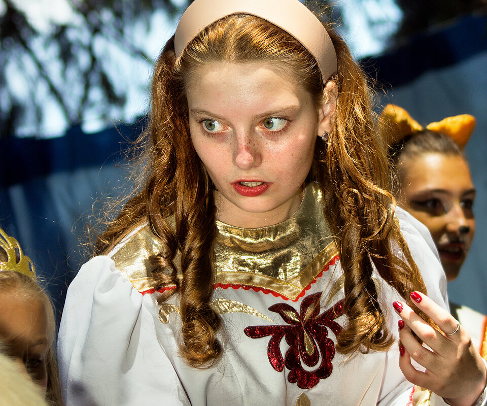 Жанровый портрет девушки - Владимир Дядьков