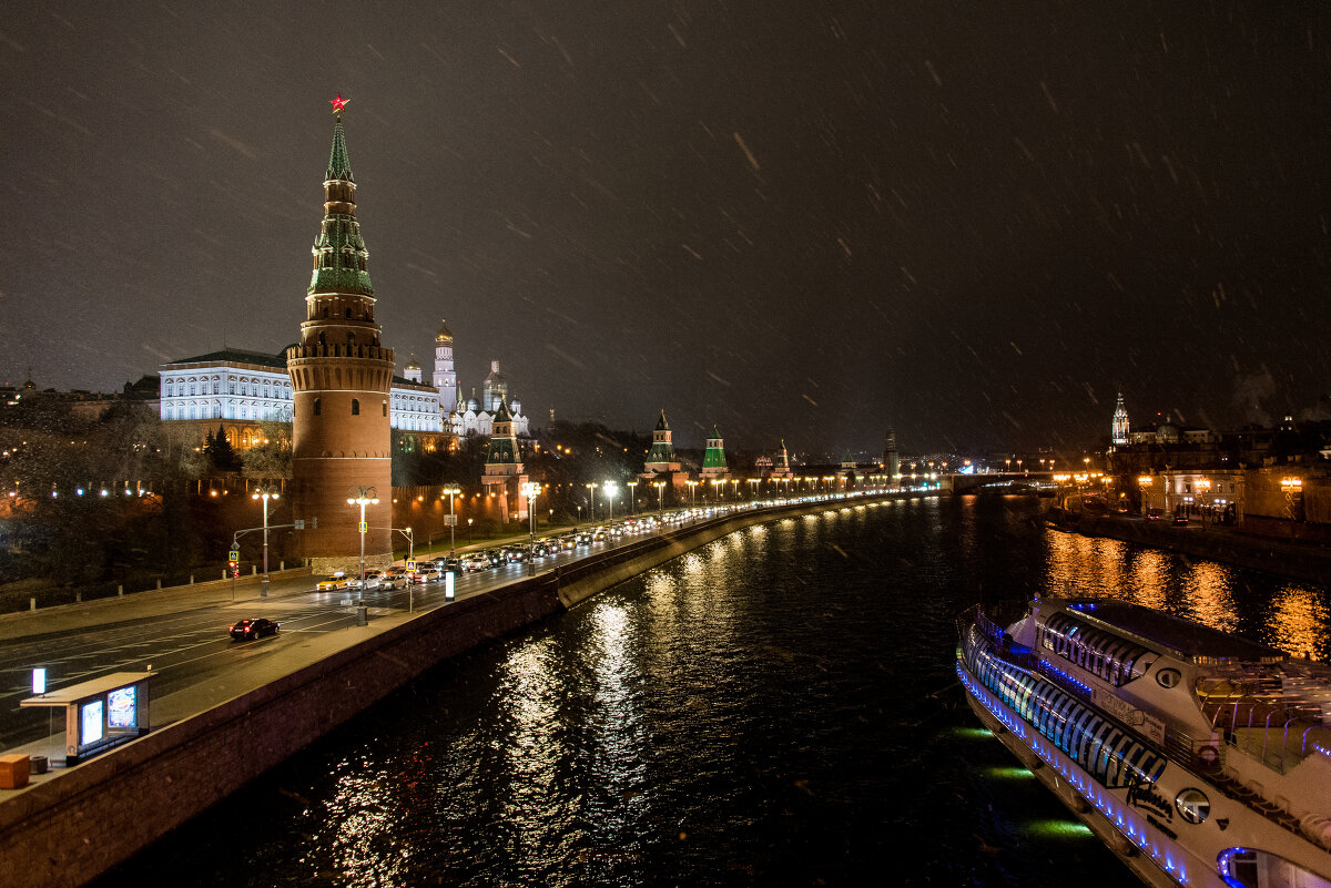 Москва ночная. :: Владимир Безбородов