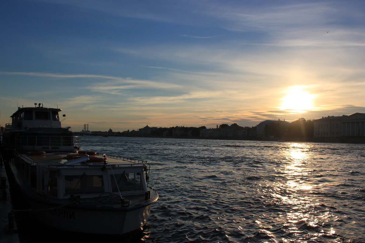 Вдоль по набережной.. - Gfr Q