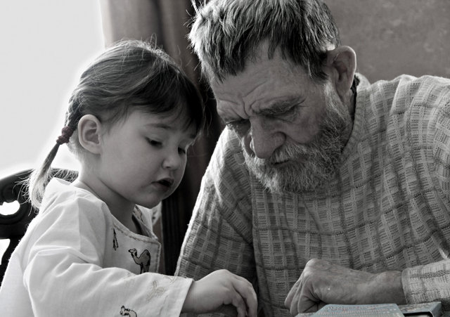 Дед с внучкой - Дина Микрюкова