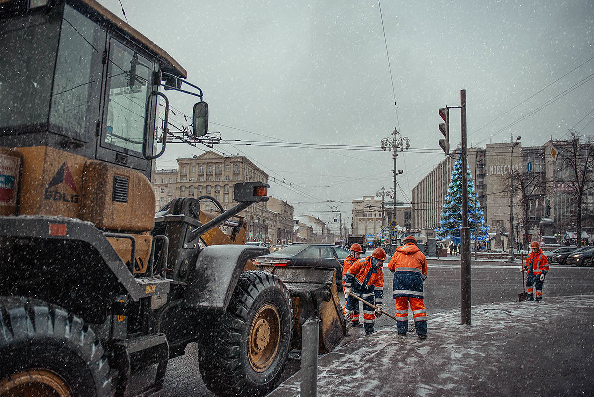 А снег не знал и падал... - Ирина Данилова
