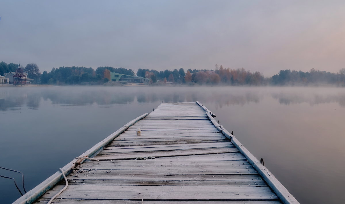 А на том берегу - другая жизнь, но нам туда не дойти... - Валентина Данилова