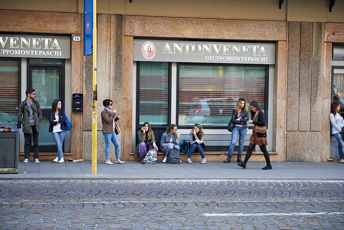 На остановке - Valeriy(Валерий) Сергиенко
