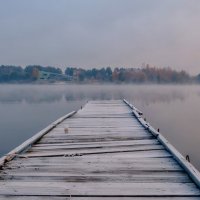 А на том берегу - другая жизнь, но нам туда не дойти... :: Валентина Данилова