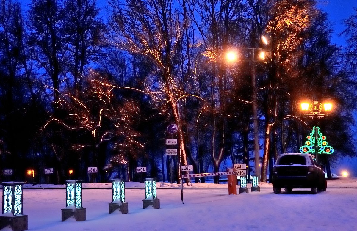 Кремлёвская бесплатная парковочка (без эвакуаторов) - Сергей Банков Кремлёвская бесплатная парковочка (без эвакуаторов) - Сергей Банков