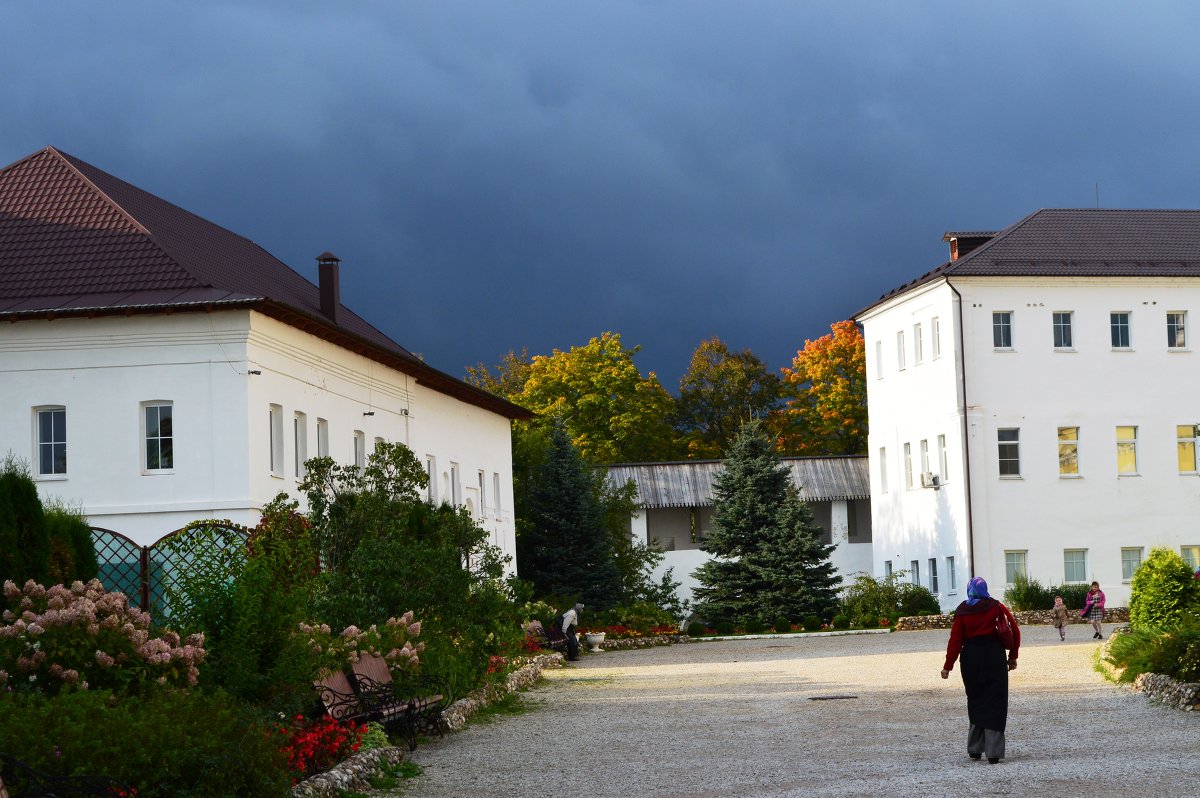 На территории Свято-Пафнутьева Боровского монастыря - Любовь Жиркова На территории Свято-Пафнутьева Боровского монастыря - Любовь Жиркова