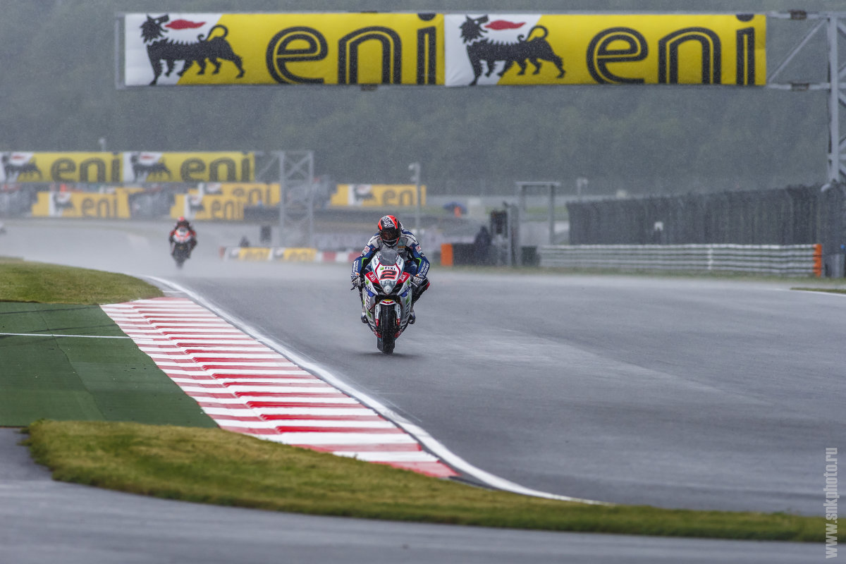 Дождевая гонка в классе World Superbike на автодроме Moscow Raceway. - Сергей Калиганов