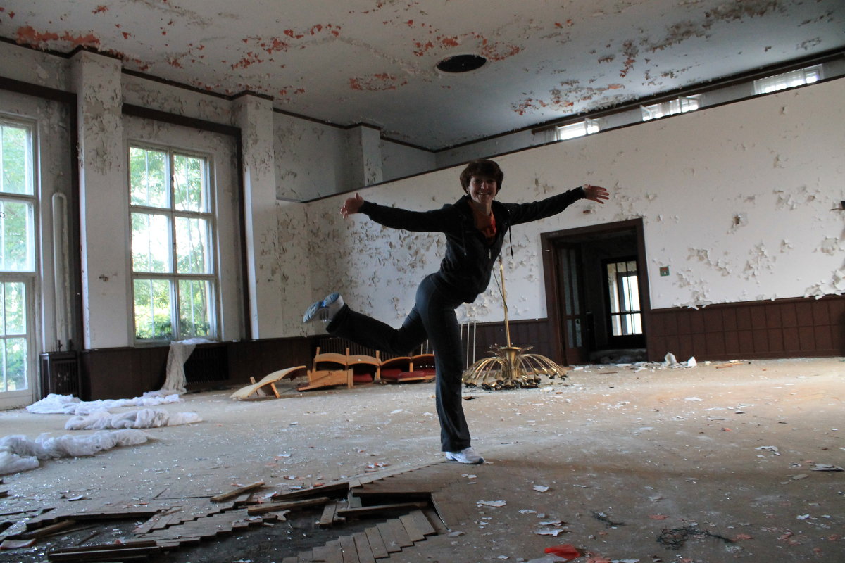 ballet dancer in the ruins - Konstantin Pervov