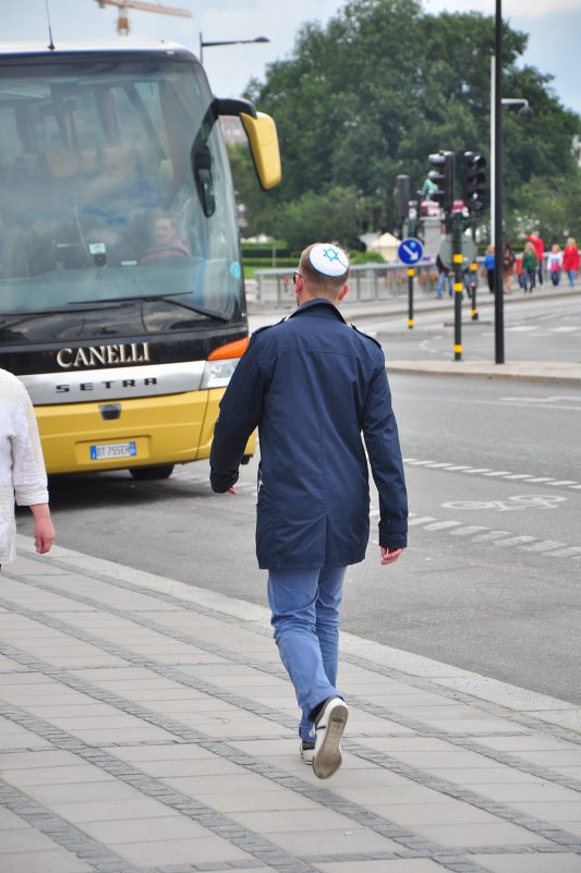 " И нету края, где нас не знают..." (А. Розенбаум) - Алексей Кошелев " И нету края, где нас не знают..." (А. Розенбаум) - Алексей Кошелев