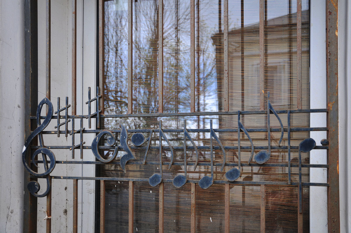 И что за мелодия спета окном на втором этаже? - Ирина Данилова И что за мелодия спета окном на втором этаже? - Ирина Данилова