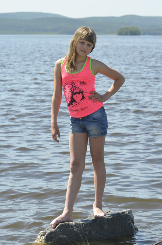 АЛЁНА НА КАМУШКЕ - Харон АЛЁНА НА КАМУШКЕ - Харон