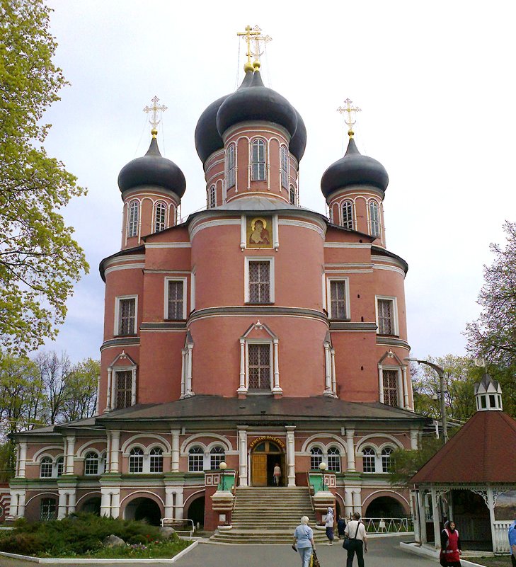 В Донском монастыре( Москва) - Ирина Борисова